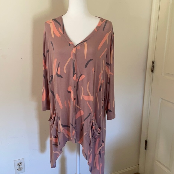 LOGO size XL shark bite hem button up tunic w/slouchy pockets